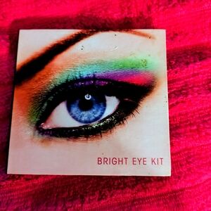 Bright Eye Kit - Multicolor Eyeshadow Palette